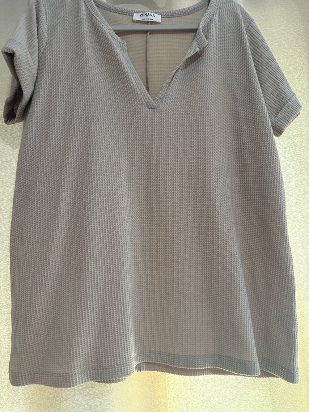 Zenana Outfitters Light Taupe V‑Neck Waffle Knit Short Sleeve Top